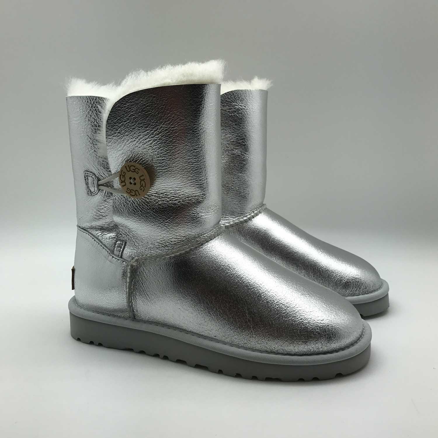 UGG BAILEY BUTTON SILVER