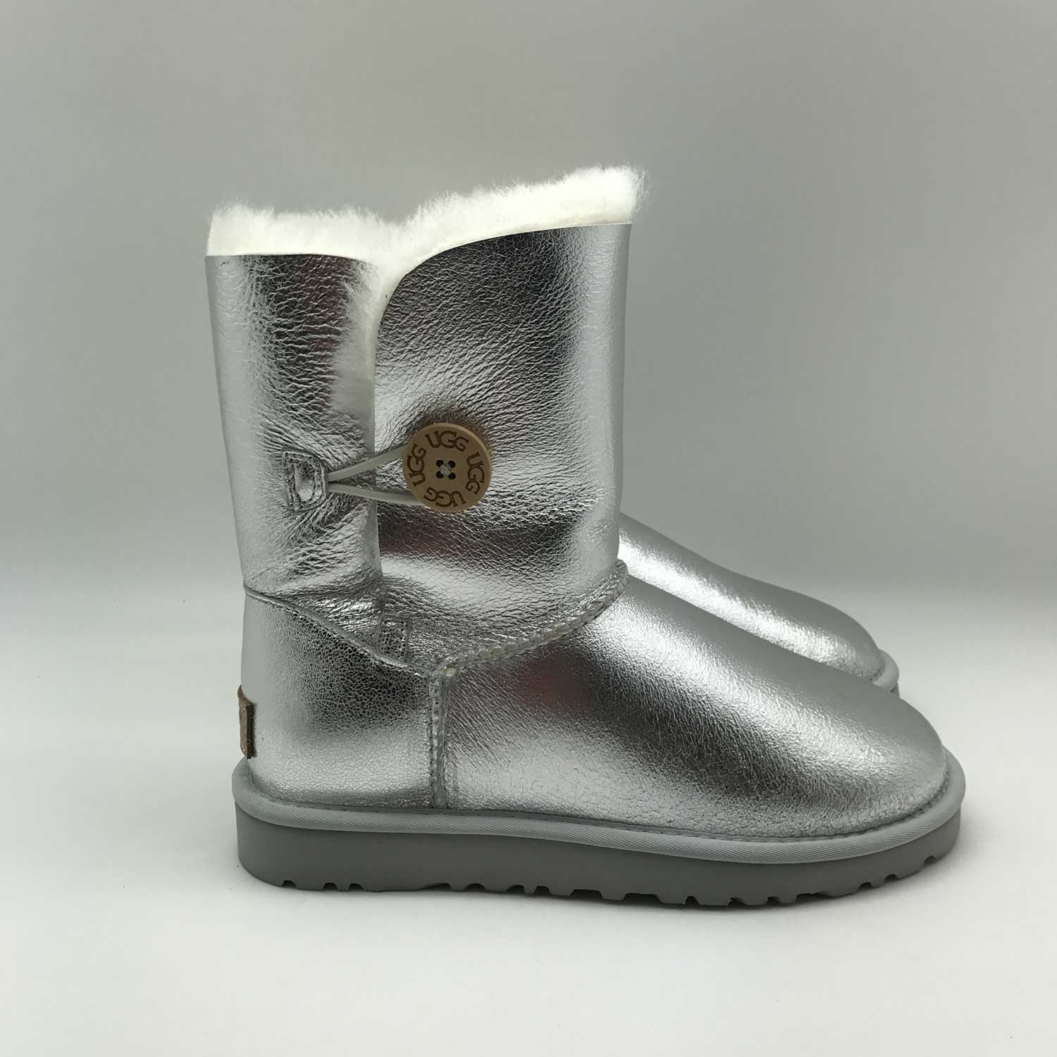 UGG BAILEY BUTTON SILVER