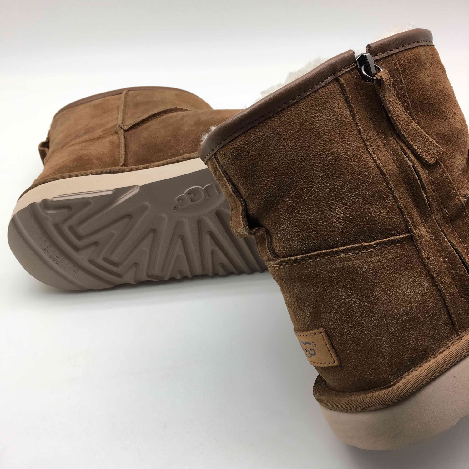 UGG Mini Zip Man Chocolate