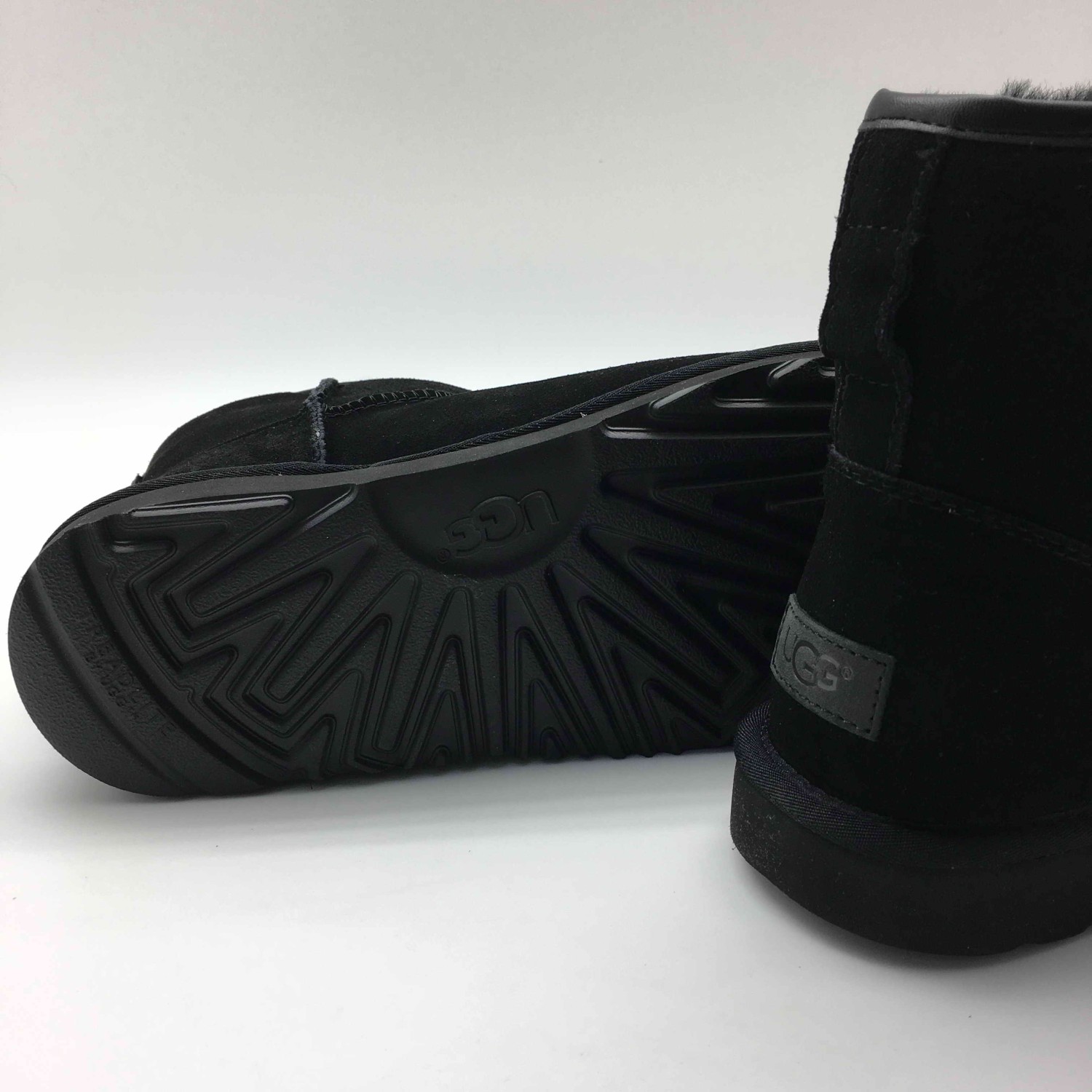 UGG Mini Zip Man Black